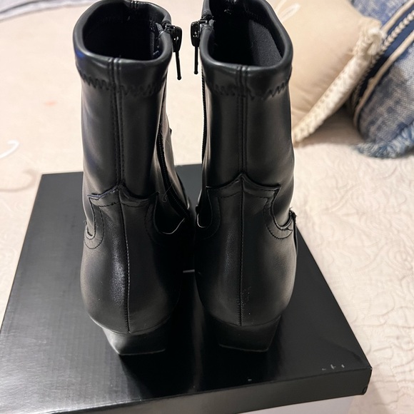Dolce Vita boots - Picture 2 of 4